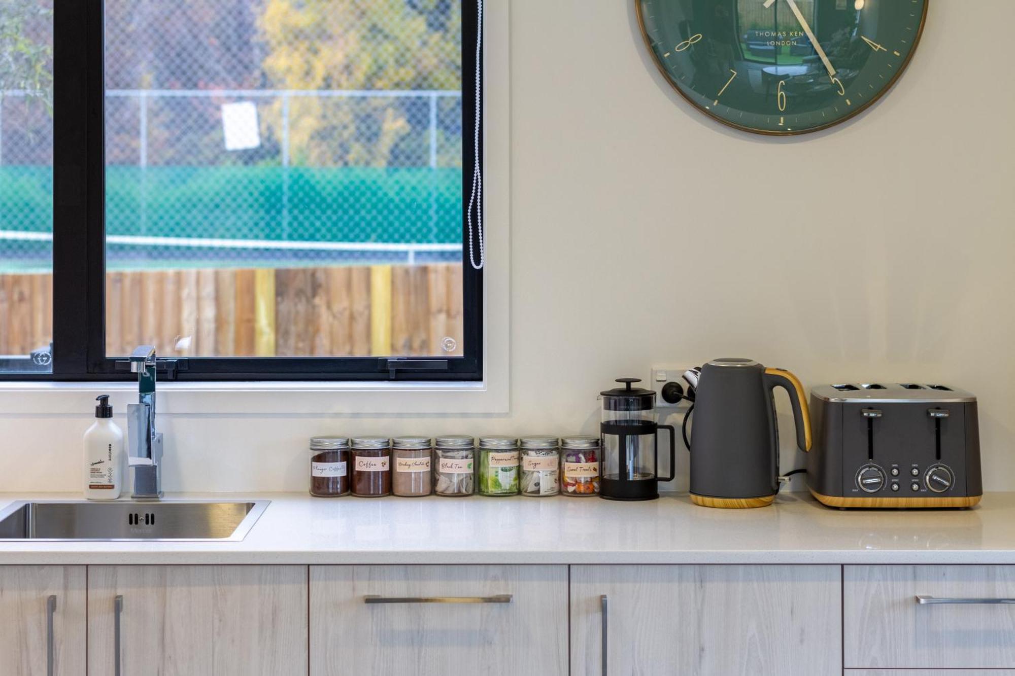 Serene Living 2 Bed With Carpark Christchurch Exteriér fotografie