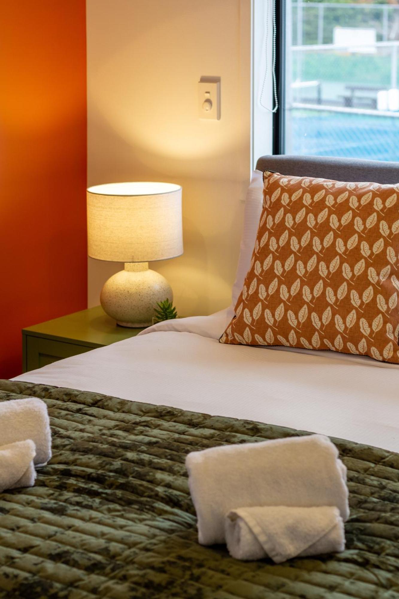 Serene Living 2 Bed With Carpark Christchurch Exteriér fotografie